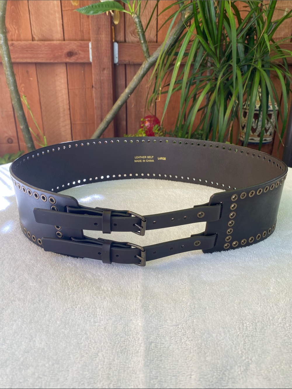 Women’s dark brown leather double wide O ring belt! Beautiful! 33 inches length!
